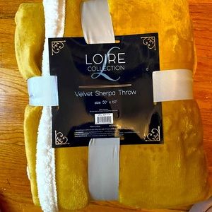 Loire Sherpa Cozy Throw! 50” by 60”